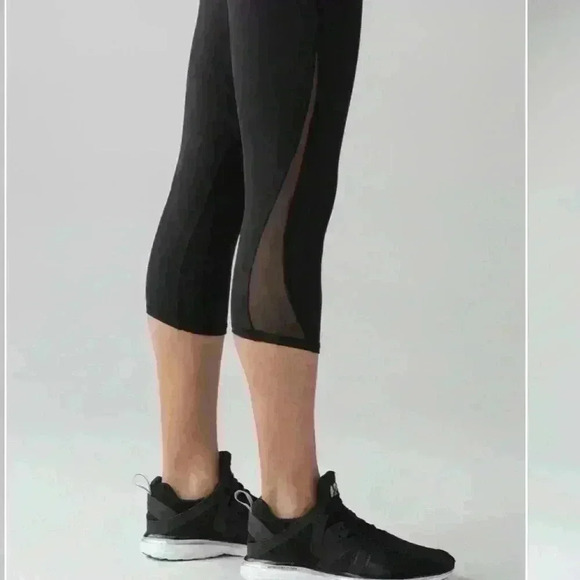 Lululemon Train Times Crop (17"), Black, Size 2 - Picture 5 of 10